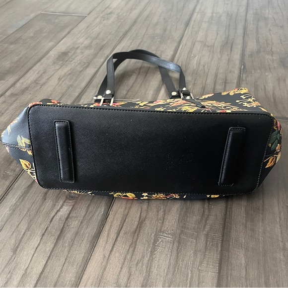 Disney AliceThrough the Looking Glass Collection Coleen Atwood Tote - Picture 7 of 10